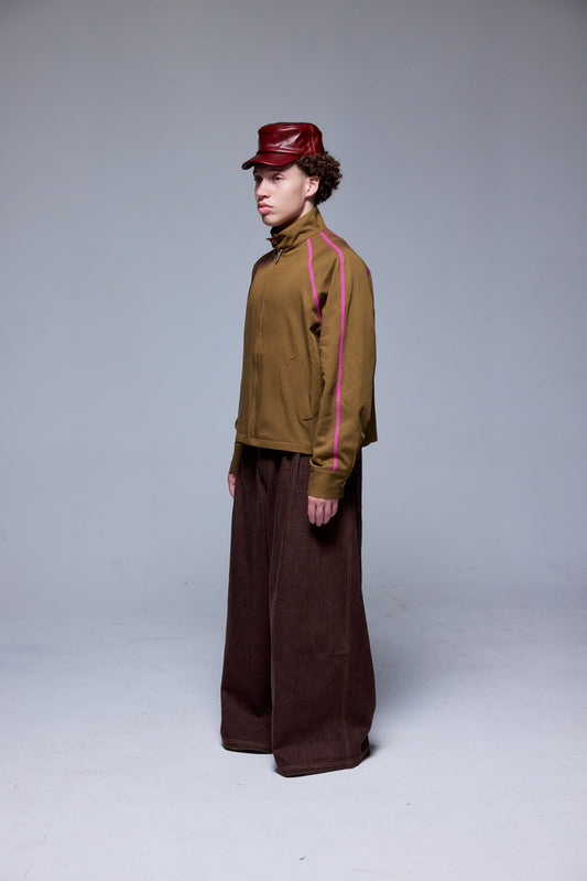 PLEATED BAGGY DENIM JEAN IN CAROB BROWN