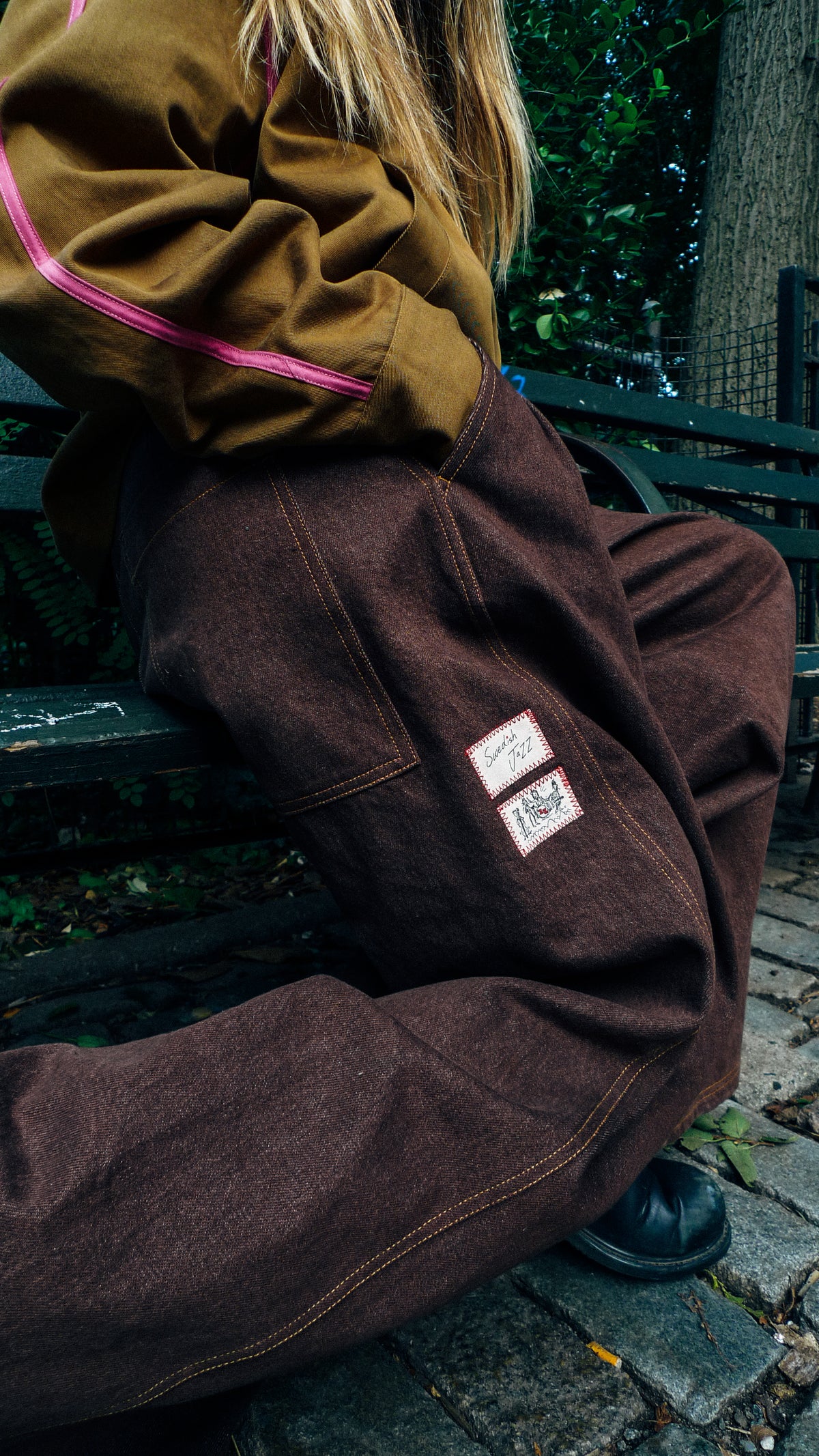 PLEATED BAGGY DENIM JEAN IN CAROB BROWN